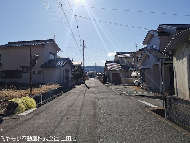 上田市緑が丘3丁目　土地 現地写真（前面道路含む現地写真）