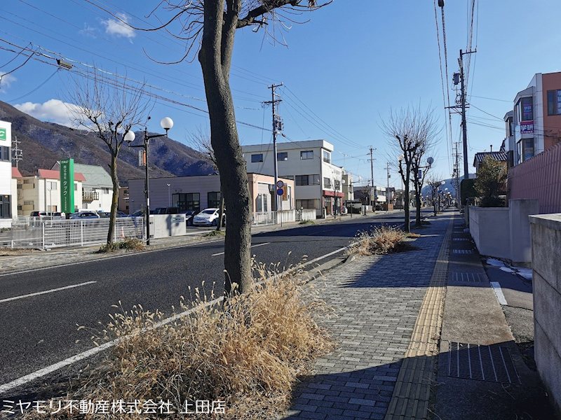 千曲市戸倉　中古建物 現地写真（前面道路含む現地写真）