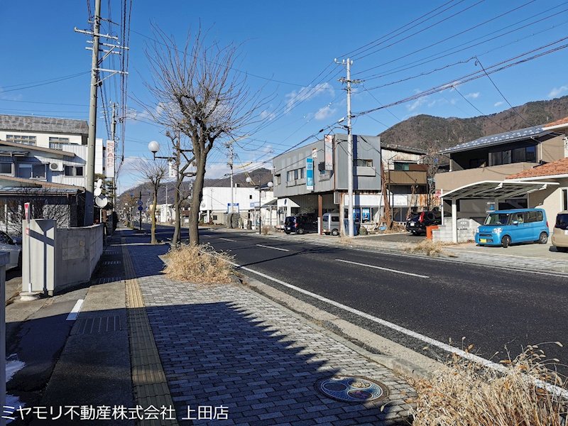 千曲市戸倉　中古建物 現地写真（前面道路含む現地写真）
