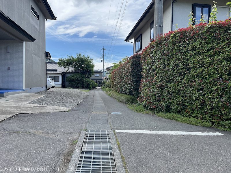 坂城町中之条　中古戸建 現地写真（前面道路含む現地写真）