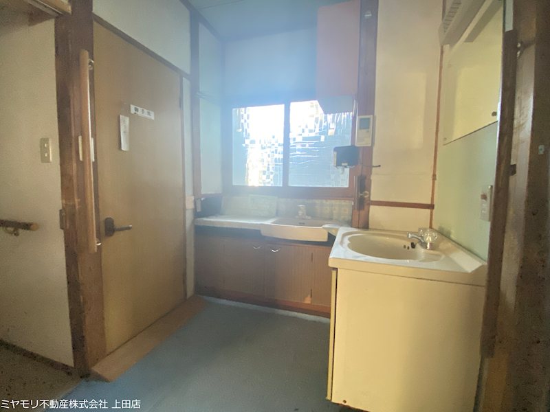 東御市県　中古戸建 内観写真（洗面台・洗面所）