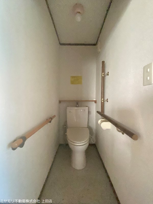 東御市県　中古戸建 内観写真（トイレ）