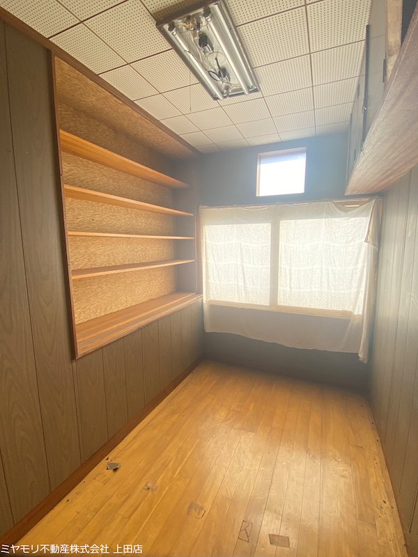 東御市県　中古戸建 内観写真（収納）