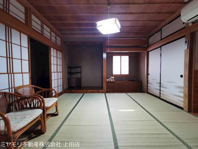 【商談中】上田市常磐城1丁目　中古戸建 内観写真（リビング）