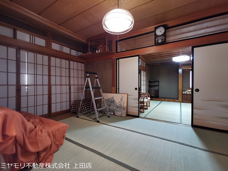 【商談中】上田市常磐城1丁目　中古戸建 内観写真（リビング）