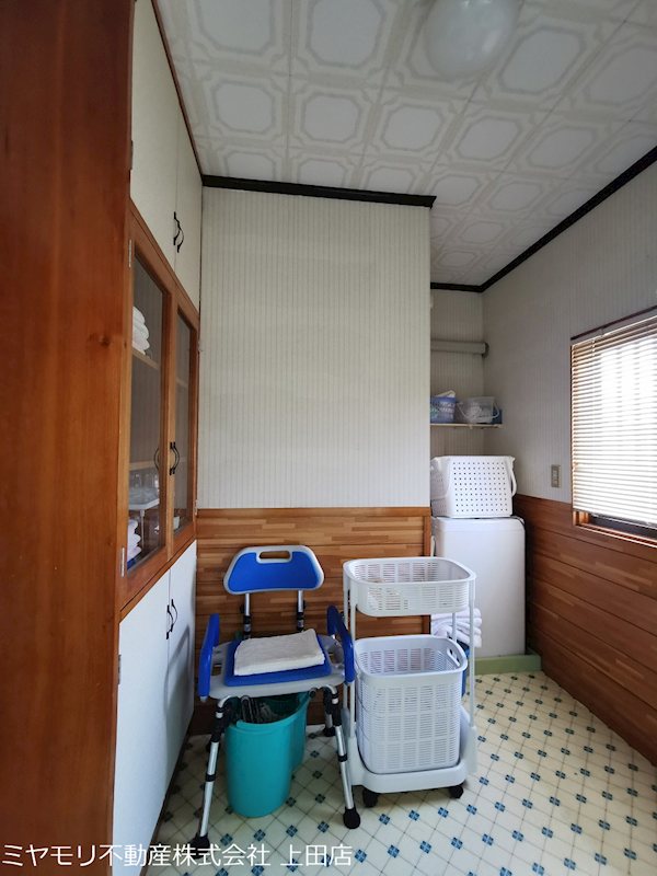 【商談中】上田市常磐城1丁目　中古戸建 内観写真（洗面台・洗面所）