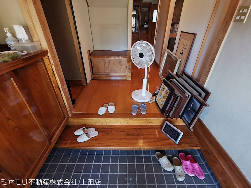 【商談中】上田市常磐城1丁目　中古戸建 現地写真（玄関）