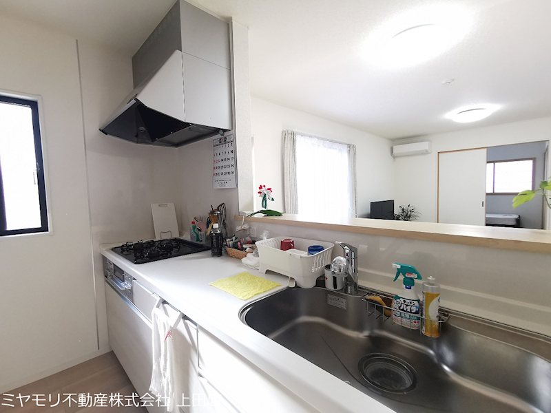 【商談中】上田市諏訪形　中古戸建 内観写真（キッチン）