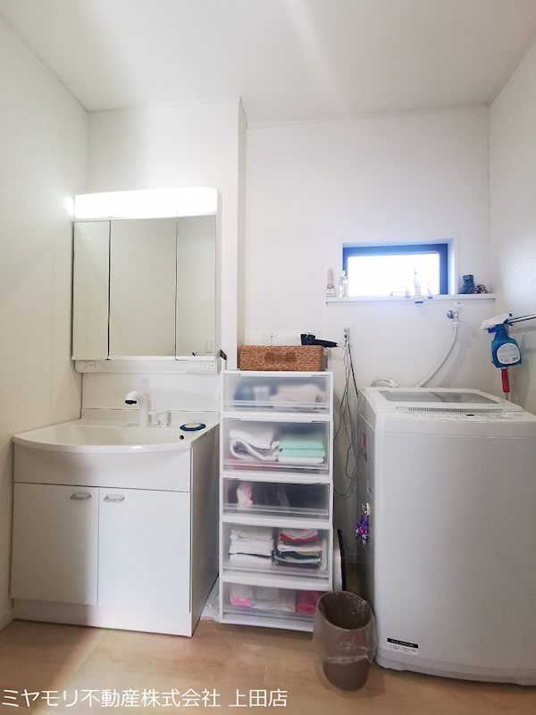 【商談中】上田市諏訪形　中古戸建 内観写真（洗面台・洗面所）