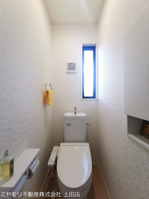 【商談中】上田市諏訪形　中古戸建 内観写真（トイレ）