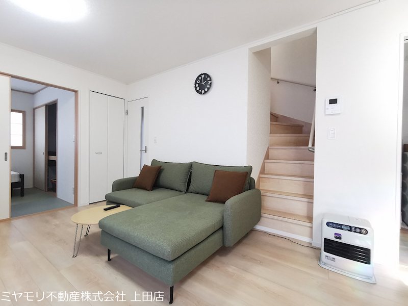 【商談中】上田市諏訪形　中古戸建 内観写真（リビング以外の居室）