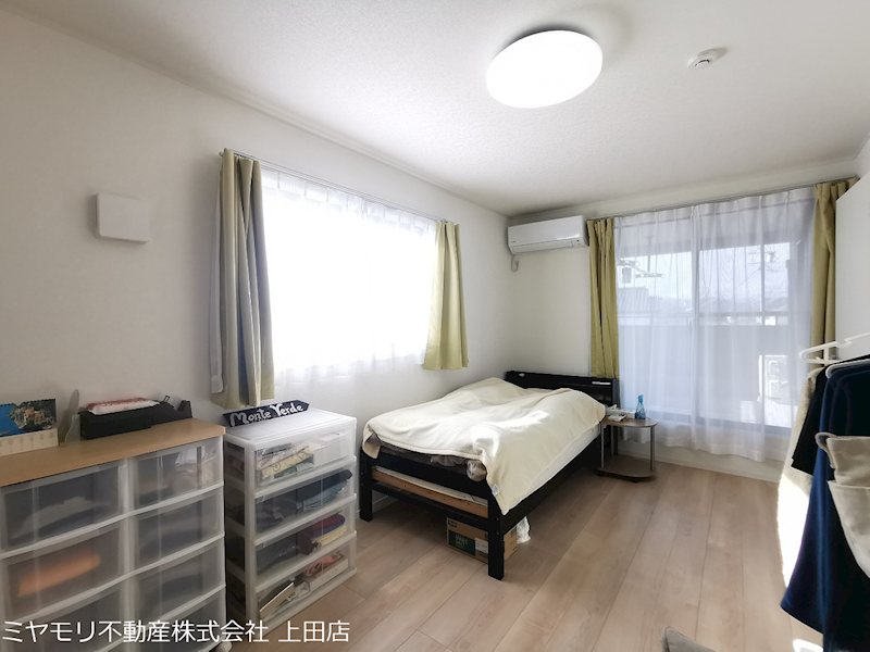 【商談中】上田市諏訪形　中古戸建 内観写真（リビング以外の居室）