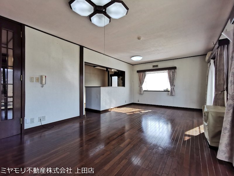 東御市加沢　中古戸建 内観写真（リビング）