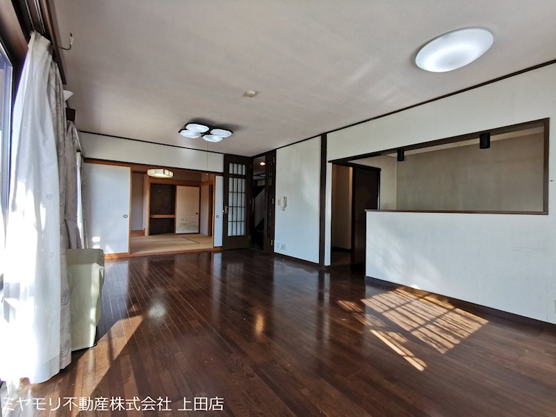 東御市加沢　中古戸建 内観写真（リビング）