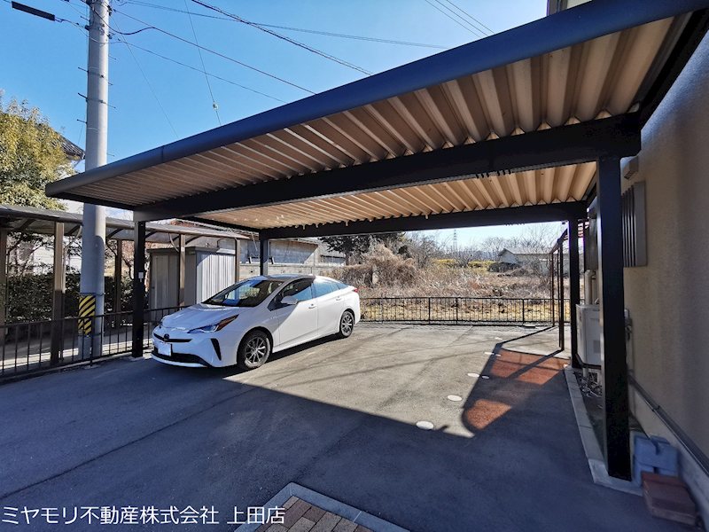 東御市加沢　中古戸建 現地写真（駐車場）