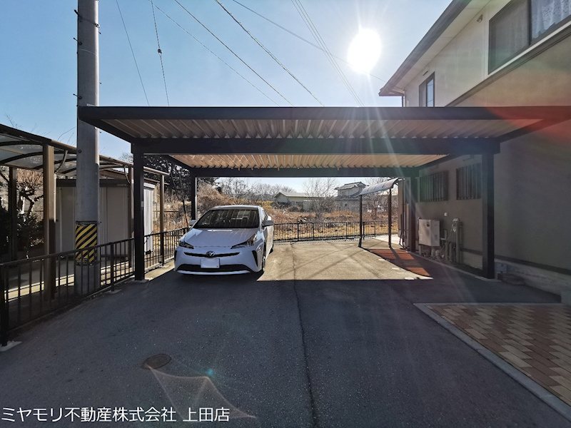 東御市加沢　中古戸建 現地写真（駐車場）