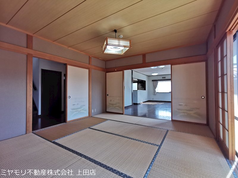 東御市加沢　中古戸建 内観写真（リビング以外の居室）