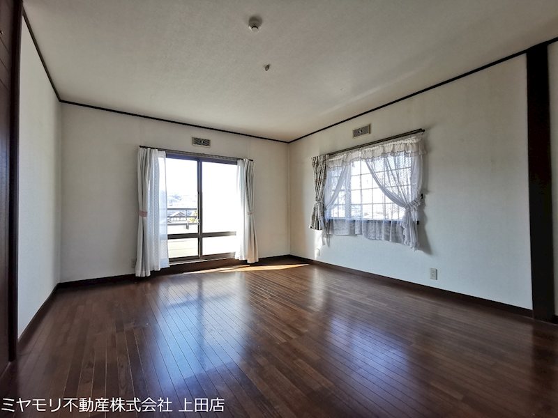 東御市加沢　中古戸建 内観写真（リビング以外の居室）