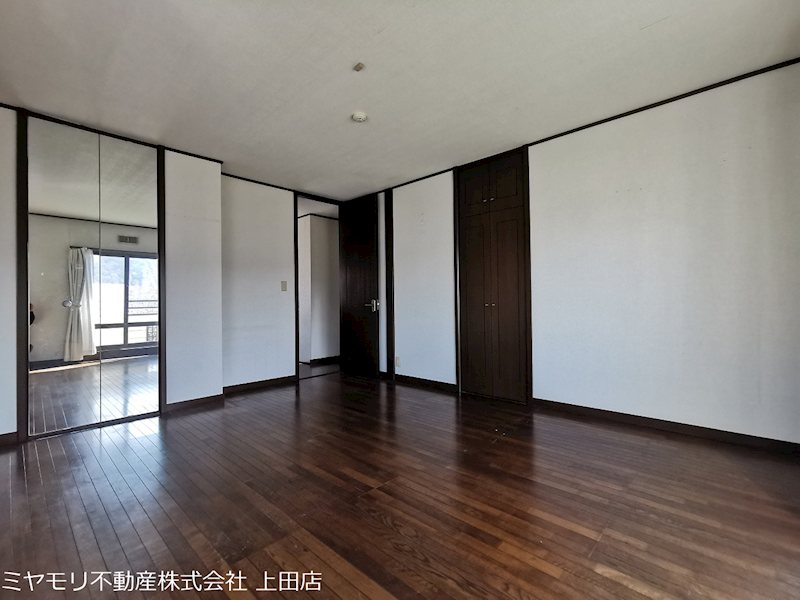 東御市加沢　中古戸建 内観写真（リビング以外の居室）