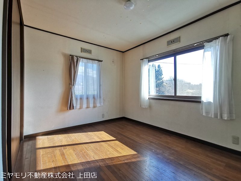 東御市加沢　中古戸建 内観写真（リビング以外の居室）