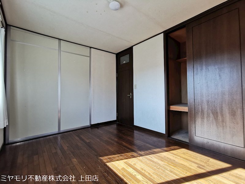 東御市加沢　中古戸建 内観写真（リビング以外の居室）