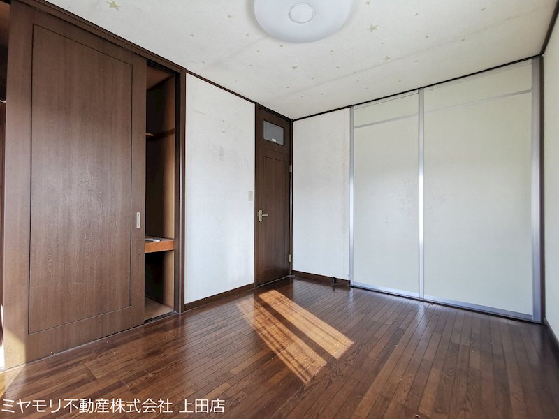 東御市加沢　中古戸建 内観写真（リビング以外の居室）