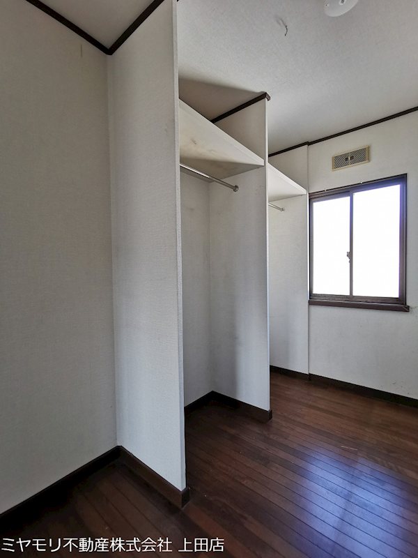 東御市加沢　中古戸建 内観写真（収納）