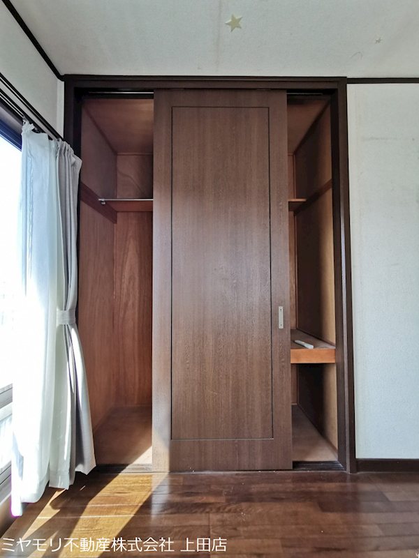 東御市加沢　中古戸建 内観写真（収納）
