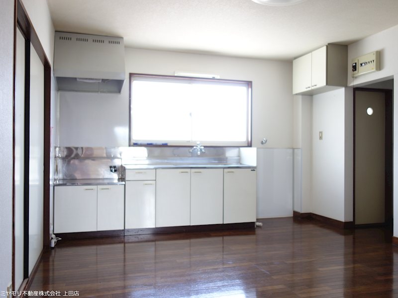 【商談中】上田市生田　中古建物（A棟、B棟、C棟） 内観写真（キッチン）