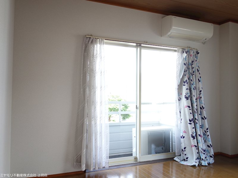【商談中】上田市生田　中古建物（A棟、B棟、C棟） 内観写真（リビング以外の居室）