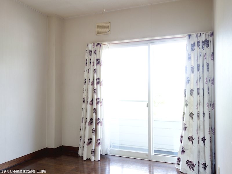 【商談中】上田市生田　中古建物（A棟、B棟、C棟） 内観写真（リビング以外の居室）