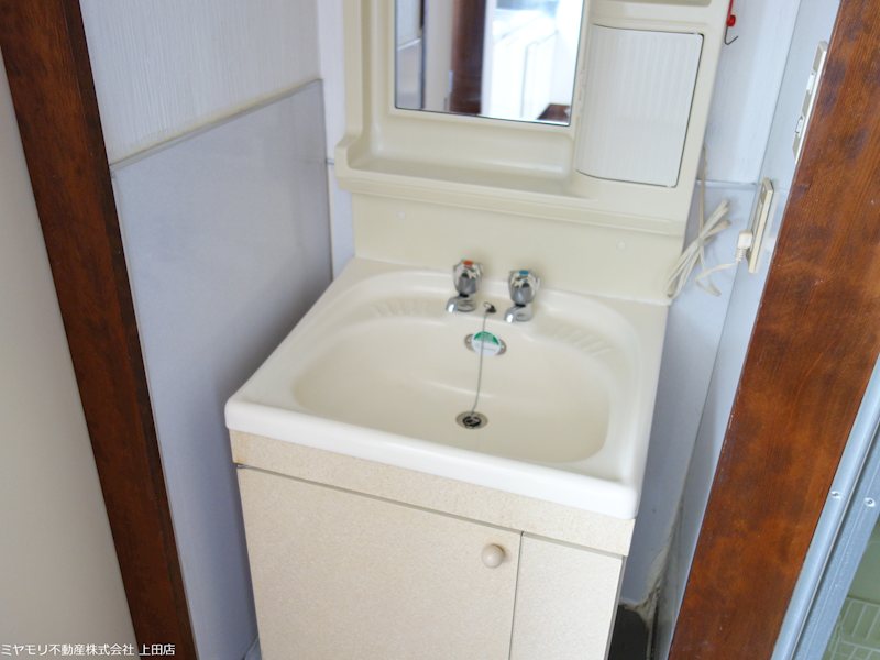 【商談中】上田市生田　中古建物（A棟、B棟、C棟） 内観写真（洗面台・洗面所）