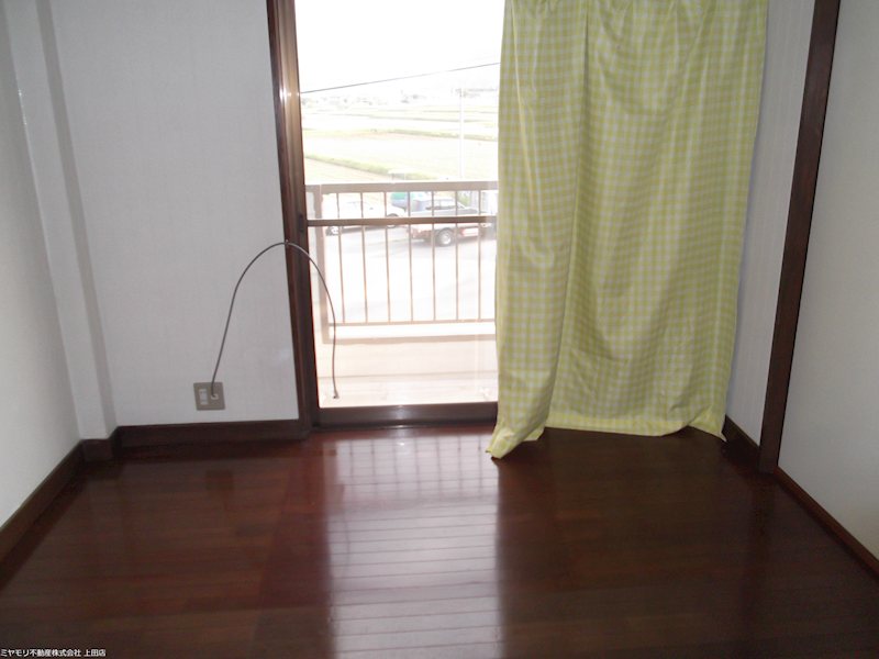 【商談中】上田市生田　中古建物（A棟、B棟、C棟） 内観写真（リビング以外の居室）