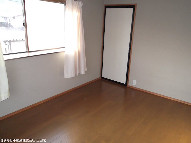 【商談中】上田市生田　中古建物（A棟、B棟、C棟） 内観写真（リビング以外の居室）