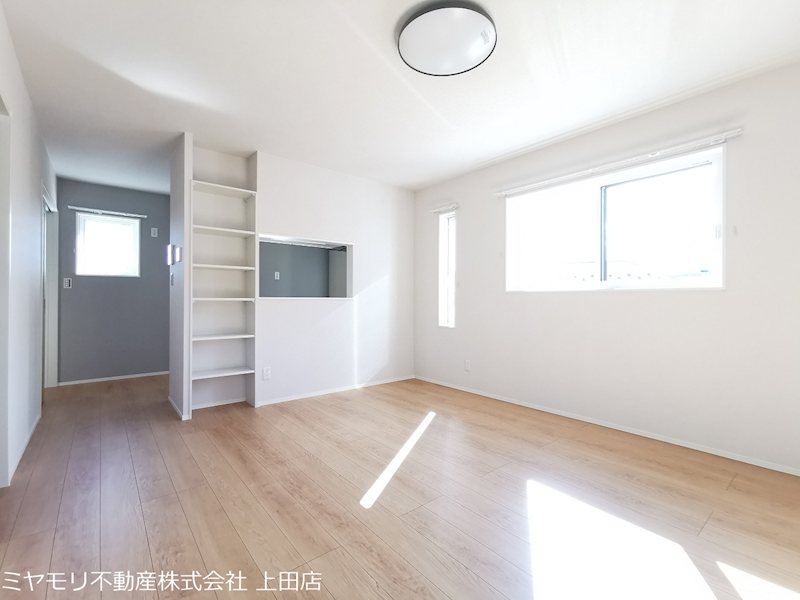 【商談中】上田市生田　中古物件 内観写真（リビング）