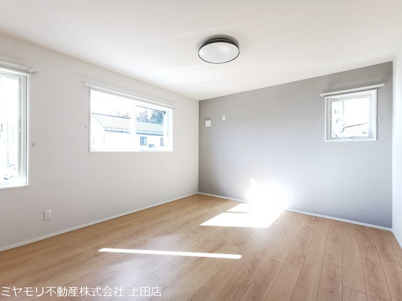 【商談中】上田市生田　中古物件 内観写真（リビング）