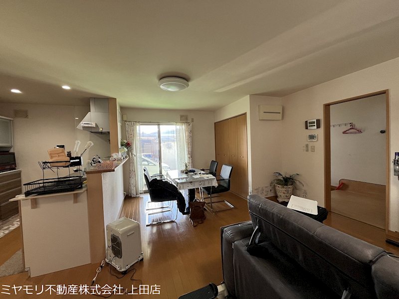 上田市蒼久保　中古戸建 内観写真（リビング）