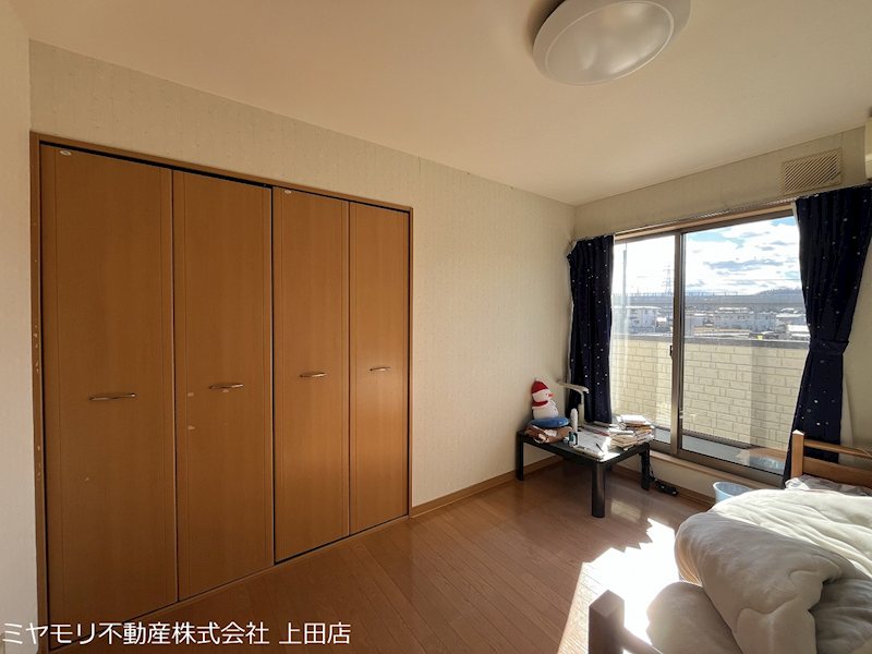 上田市蒼久保　中古戸建 内観写真（リビング以外の居室）