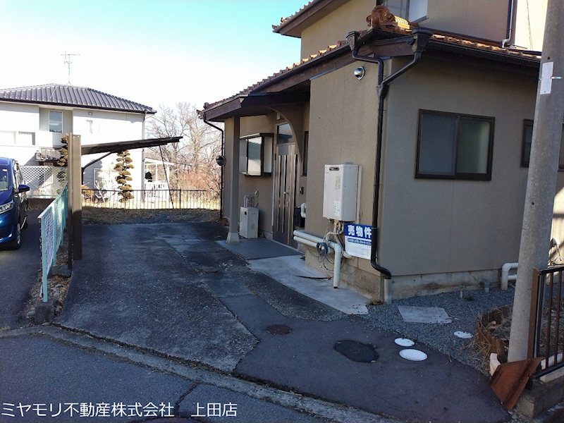 上田市生田　中古戸建 現地写真（駐車場）
