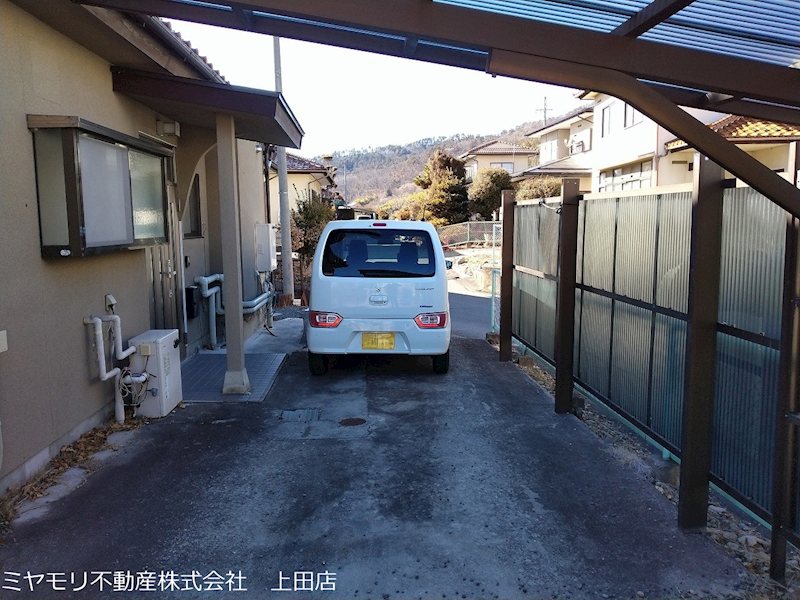 上田市生田　中古戸建 現地写真（駐車場）