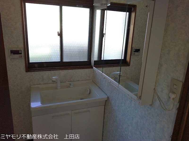 上田市生田　中古戸建 内観写真（洗面台・洗面所）