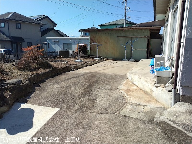 東御市海善寺　中古戸建 現地写真（駐車場）