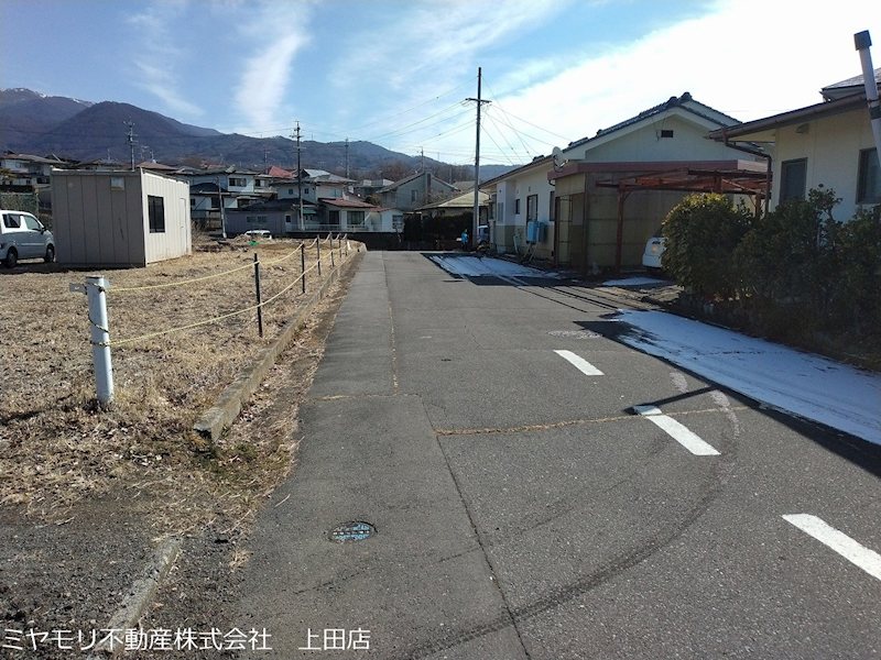 上田市上野　土地 現地写真（前面道路含む現地写真）