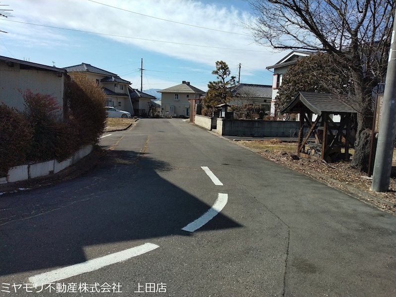上田市上野　土地 現地写真（前面道路含む現地写真）