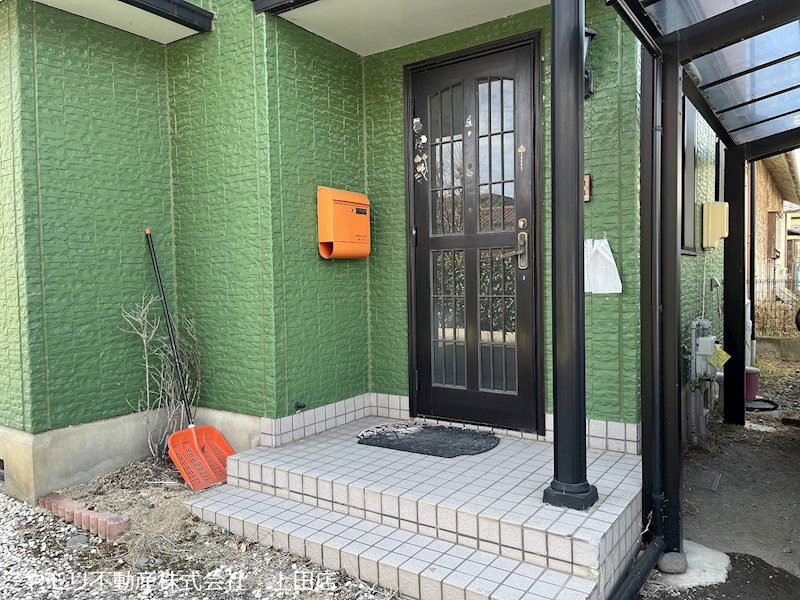 上田市中之条　中古戸建 現地写真（玄関）