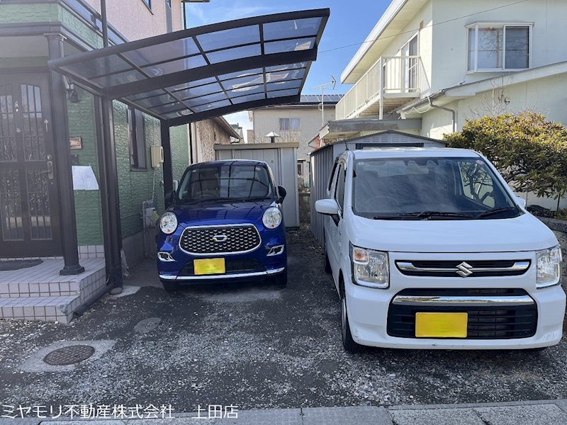 上田市中之条　中古戸建 現地写真（駐車場）
