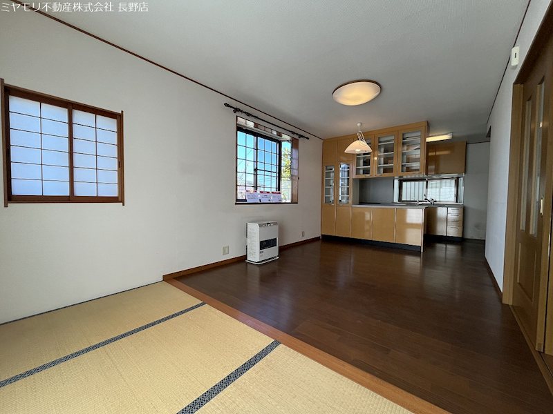 長野県須坂市望岳台 内観写真（リビング）