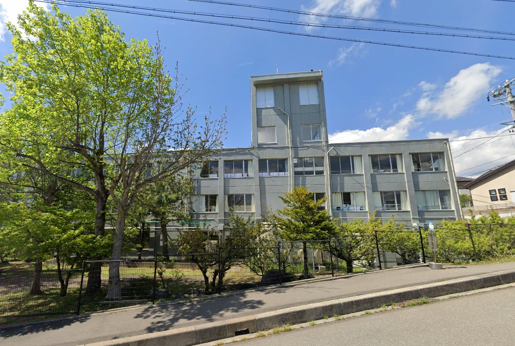 小諸市東雲　中古戸建 小学校