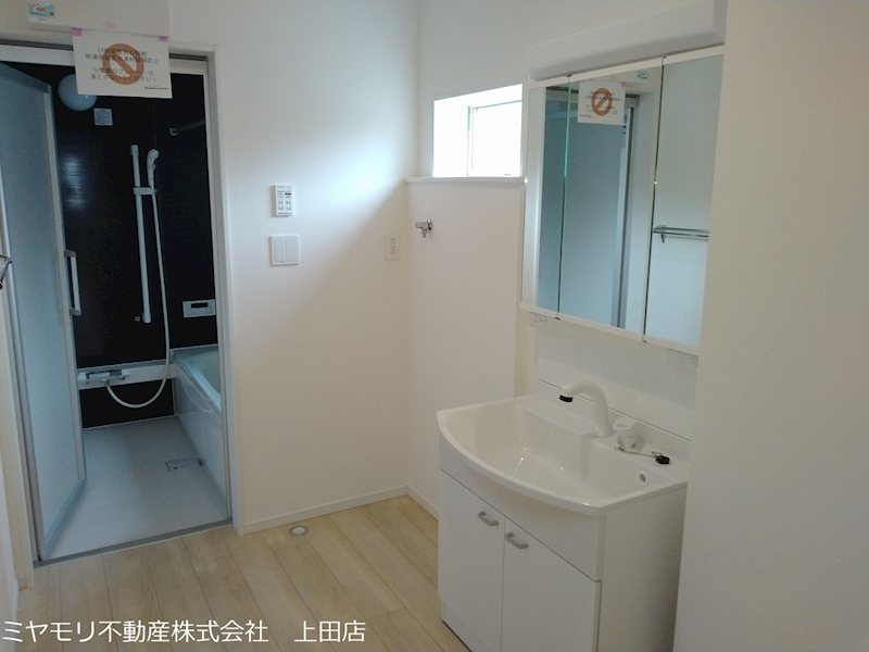 上田市常磐城4丁目　新築戸建 内観写真（洗面台・洗面所）