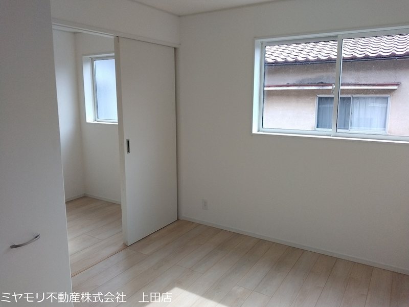 上田市常磐城4丁目　新築戸建 内観写真（リビング以外の居室）